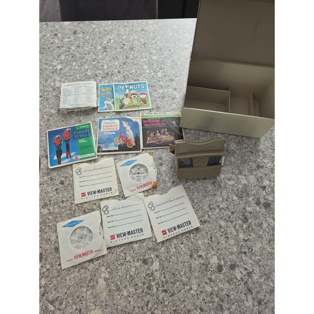 1960's - 70's Vintage GAF View-Master Classic Beige Viewer And Flims